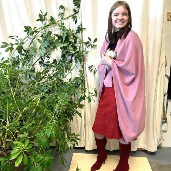 NWT Gobi Mongolian Pink Cashmere Throw/ Wrap 39” x 53” - Picture 2 of 6